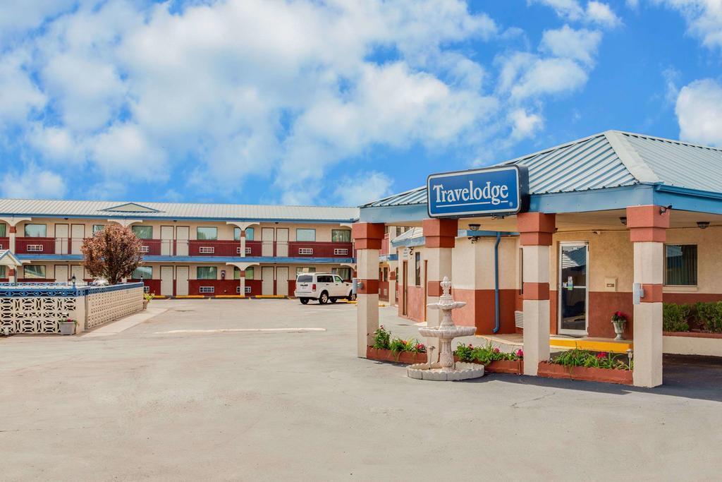 Hotel Clarion Pointe Near China Naval Station 2*