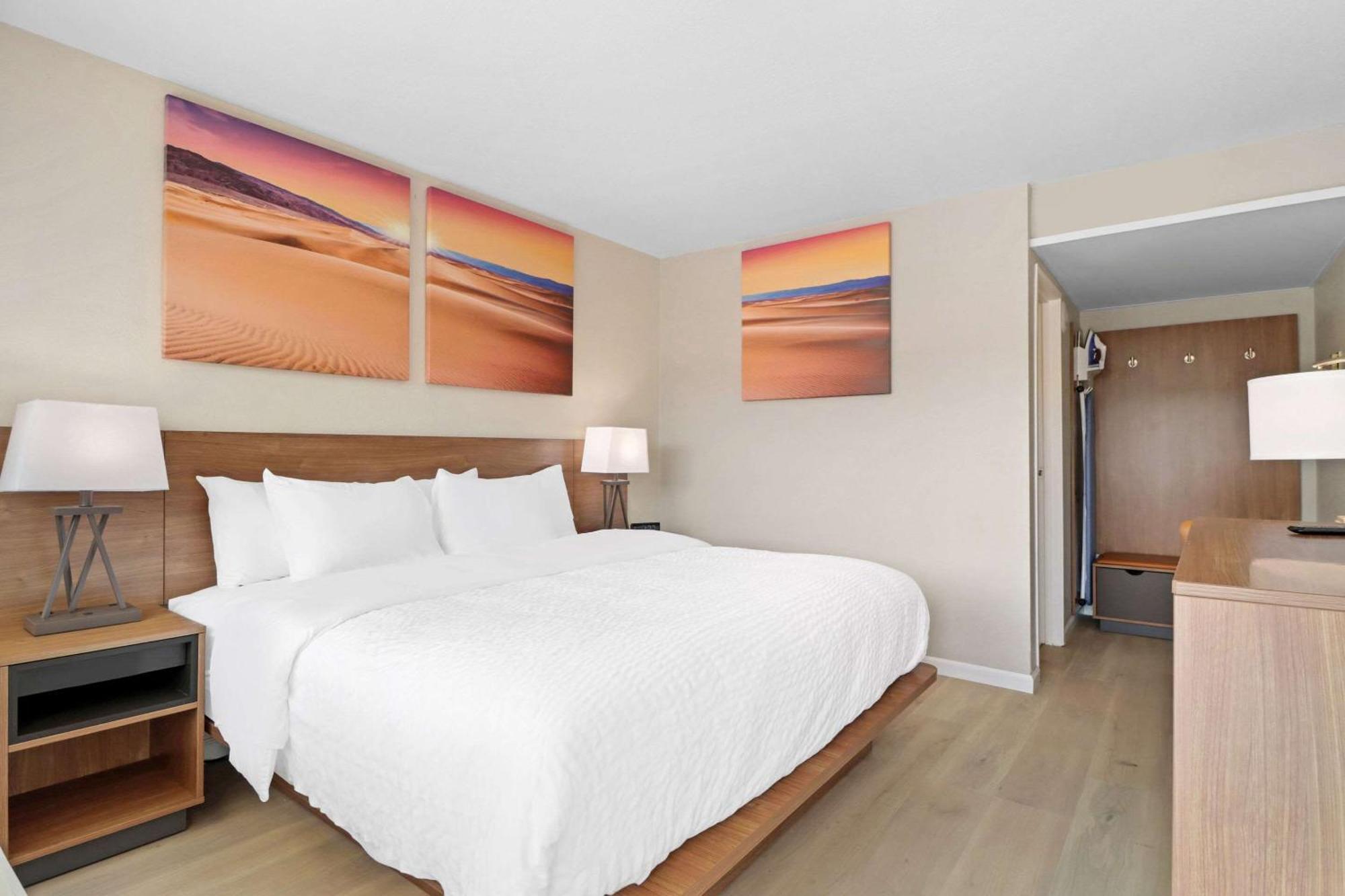 Clarion Pointe Near China Naval Station Hotel 2*