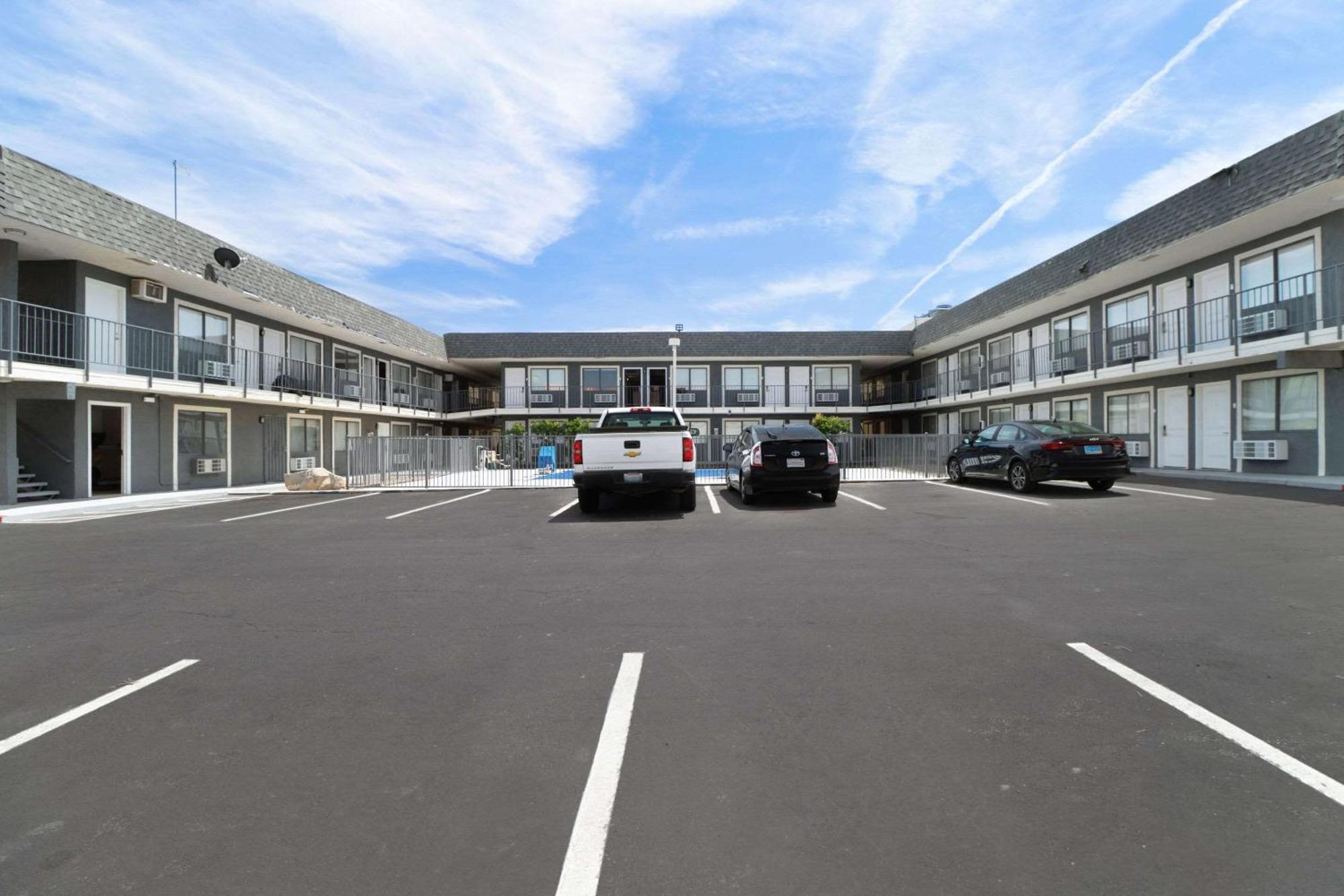 Clarion Pointe Near China Naval Station Hotel 2*