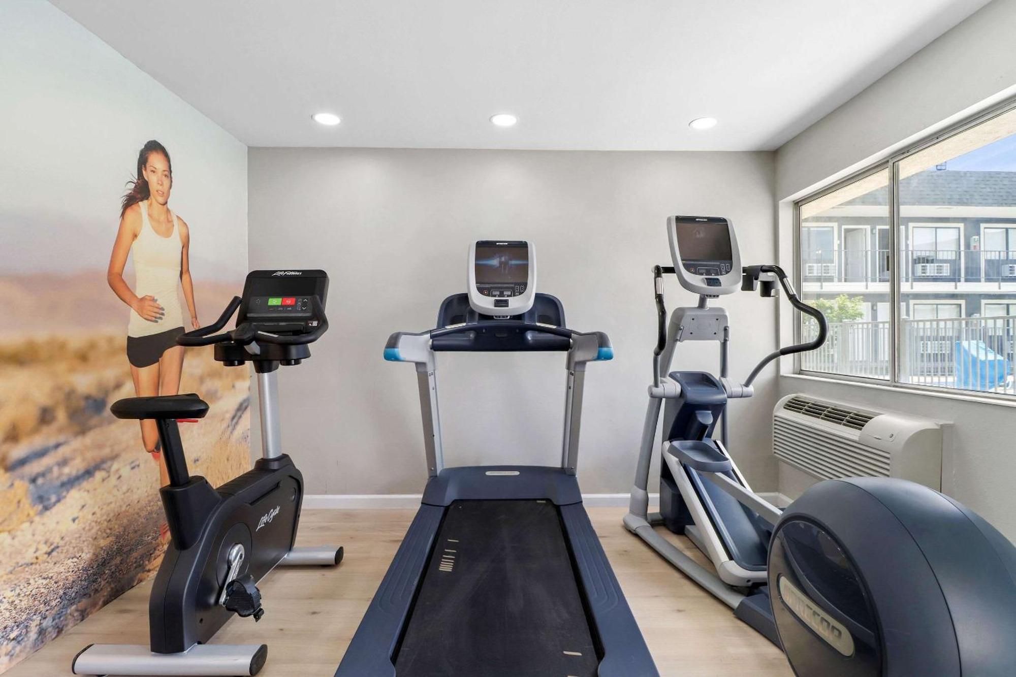 Hotel Clarion Pointe Near China Naval Station Ridgecrest