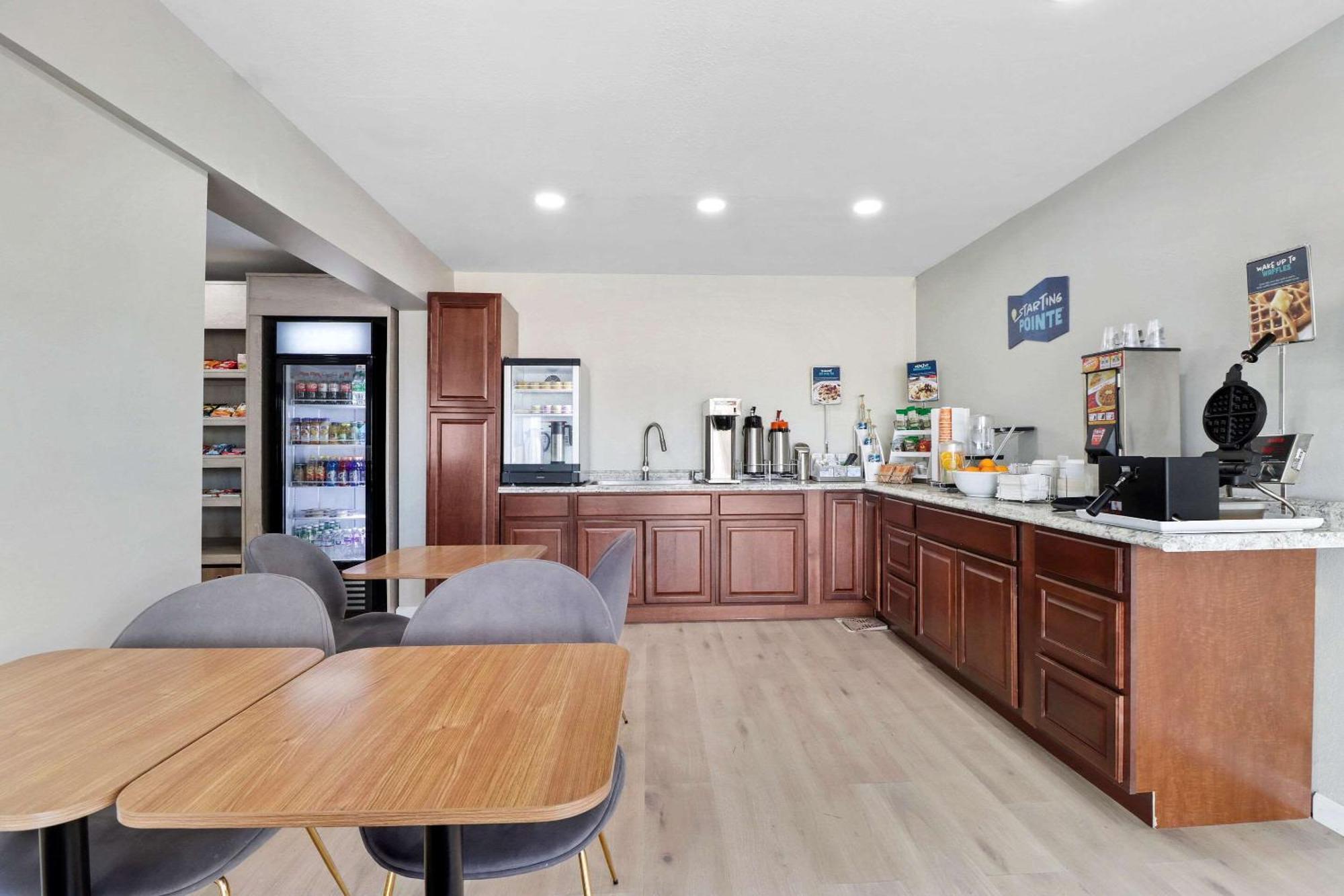 Clarion Pointe Near China Naval Station Ridgecrest
