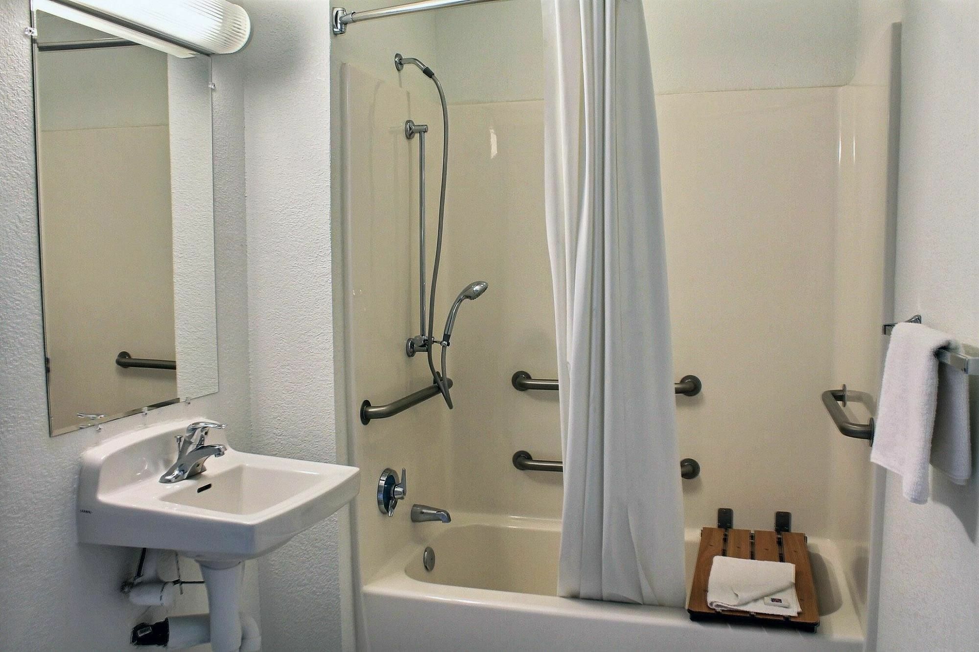 Clarion Pointe Near China Naval Station Ridgecrest